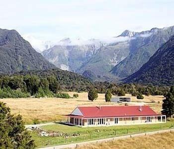 Misty Peaks Hotel Fox Glacier Luaran gambar